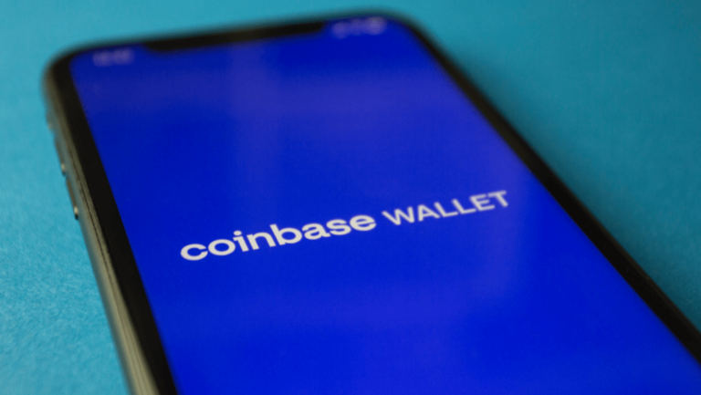 Как да теглите към банка в Coinbase