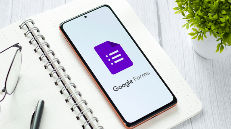 Как да добавяте отговори в Google Forms на компютър или мобилно устройство